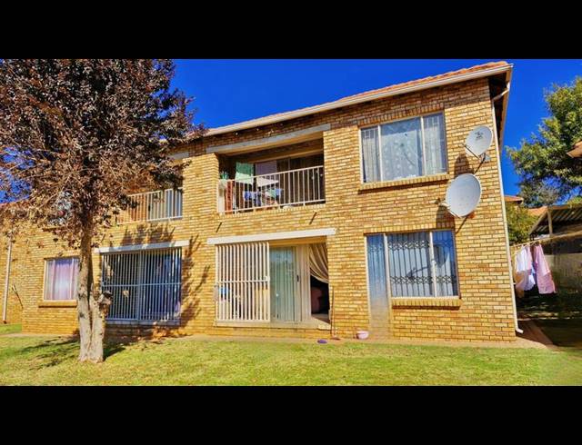 2 BEDROOM HOUSE FOR SALE IN GROBLERPARK